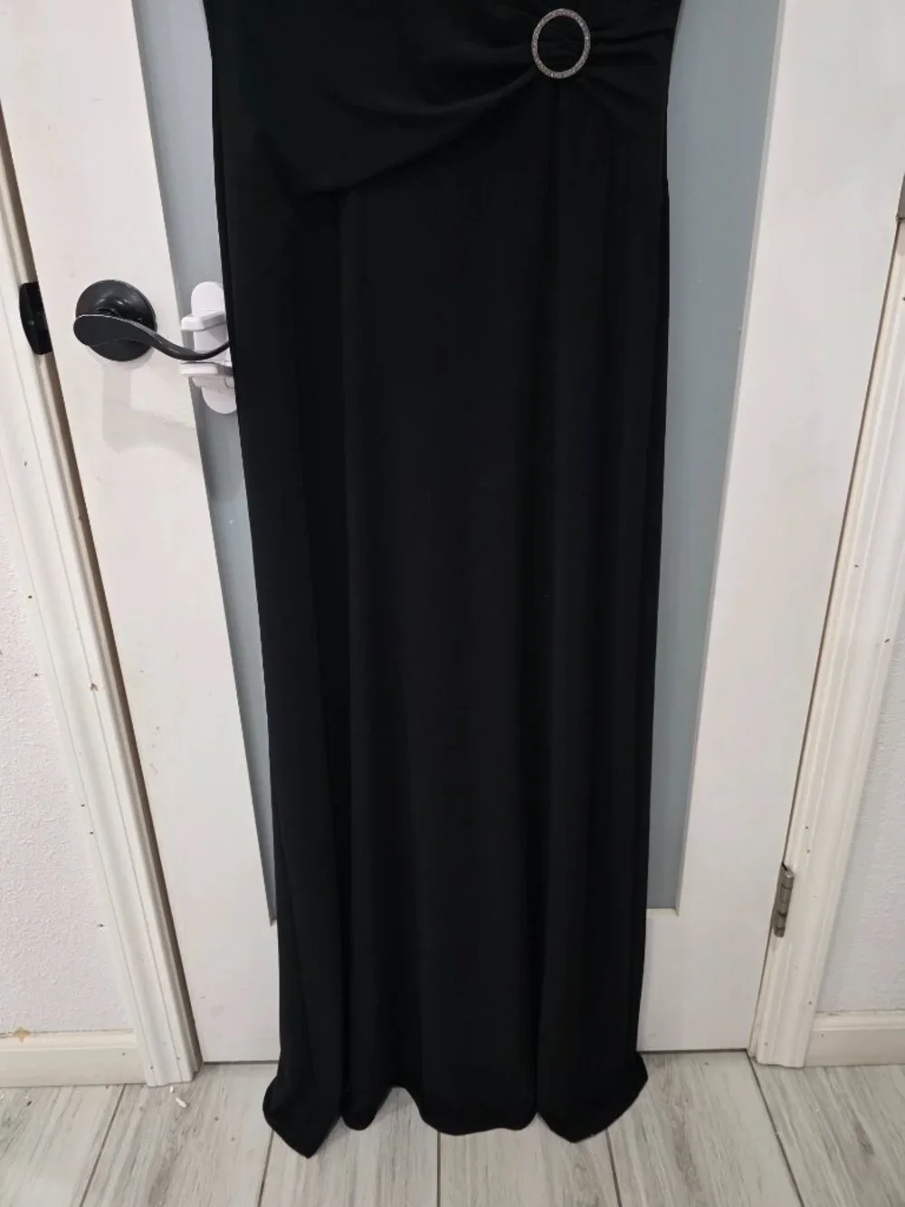 Laundry by Shelli Segal Black Halter Formal Gown – Size 10 – Deep V Neck - Picture 5 of 12